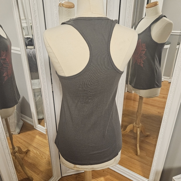 FifthSun Racerback Red Lotus Tank Top Gray Size M - Picture 2 of 4